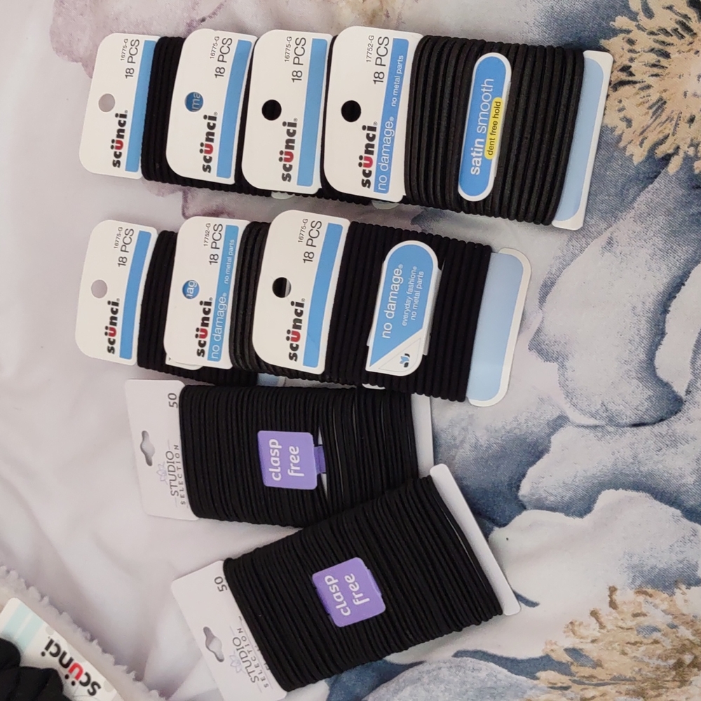 ❤️226 count Scunci & Studio Collection hair elastics.